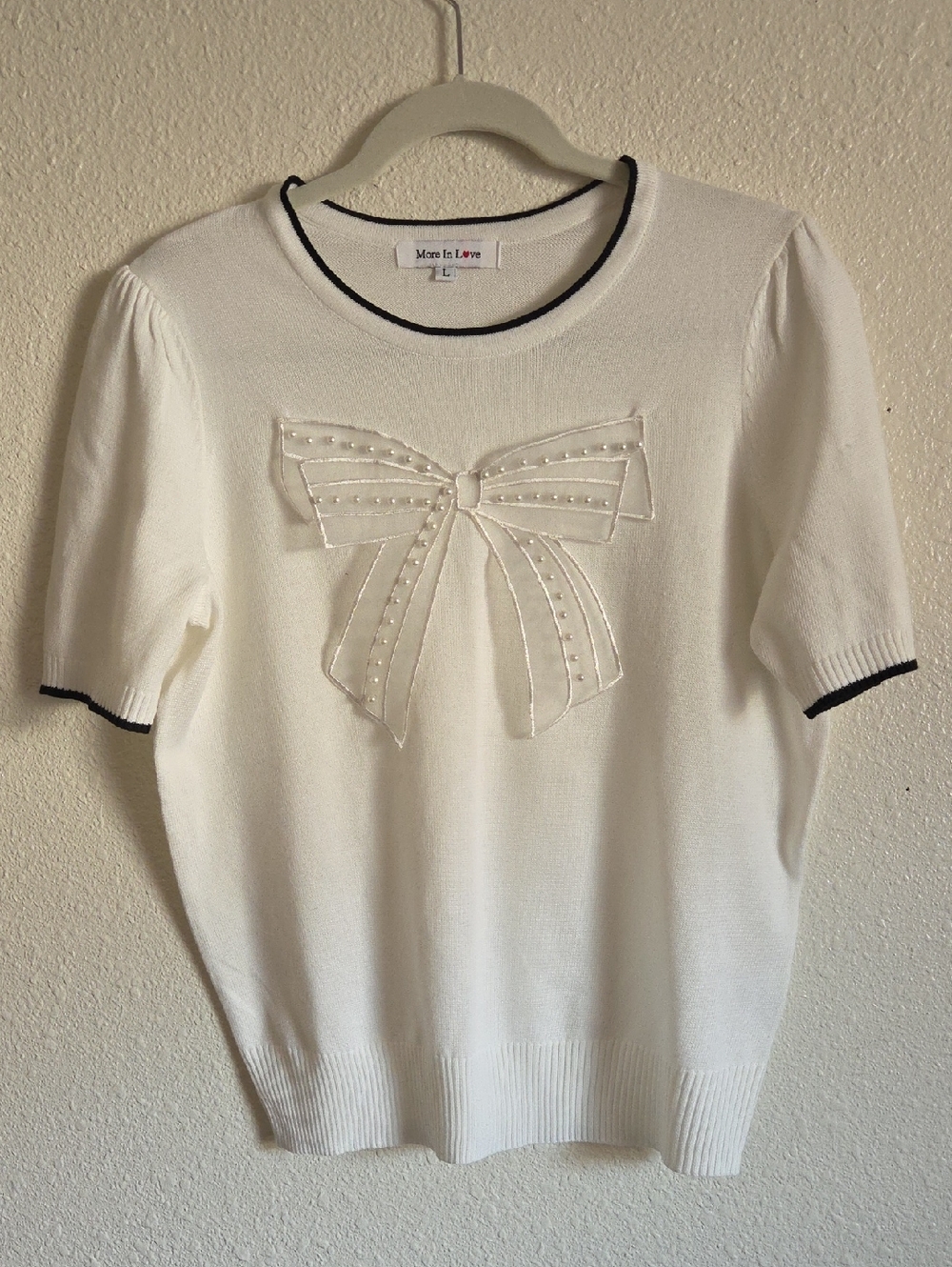 White Short-Sleeve Bow Appliqué Knit Top